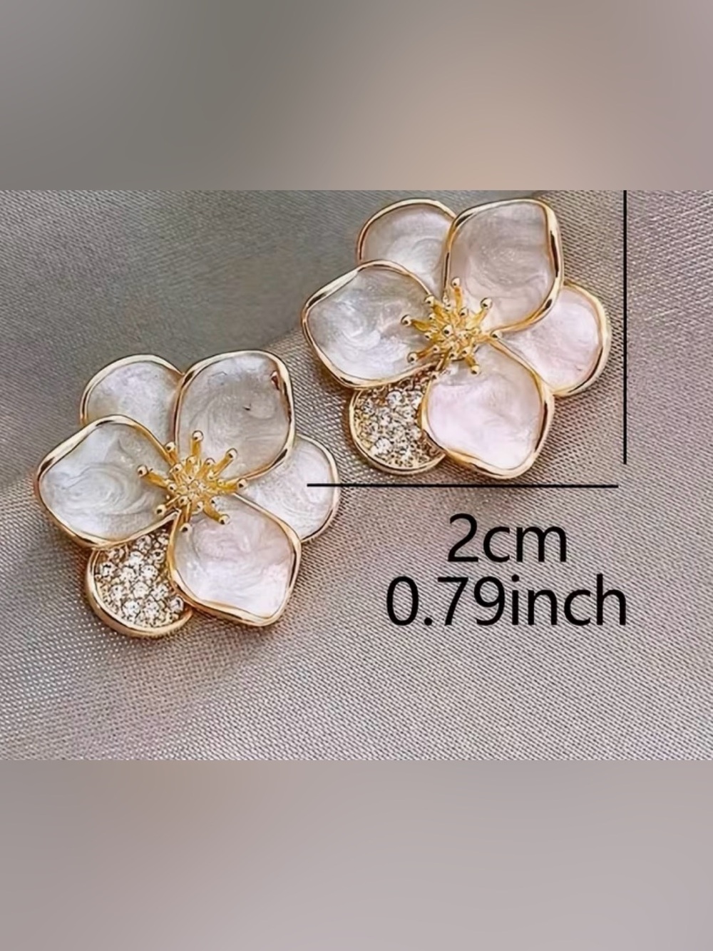 Source Unknown Cream and Gold Floral Stud Earrings - Picture 3 of 4